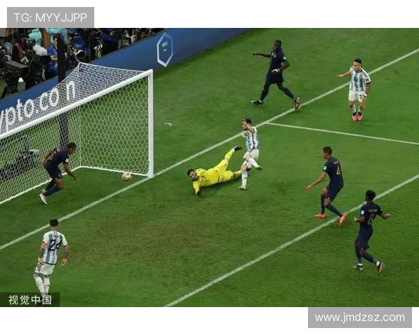 梅西与诺伊尔的巅峰对决足球场上的传奇之战 梅西与诺伊尔的巅峰对决足球场上的传奇之战