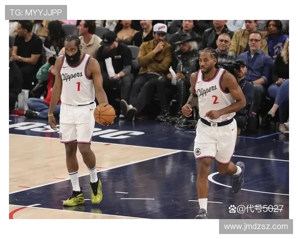 湖人对决费城76人激战正酣明星球员齐聚一堂争夺胜利荣耀