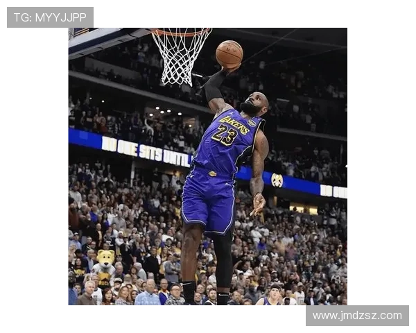 湖人队以40分优势战胜骑士队展现强大实力与团队配合