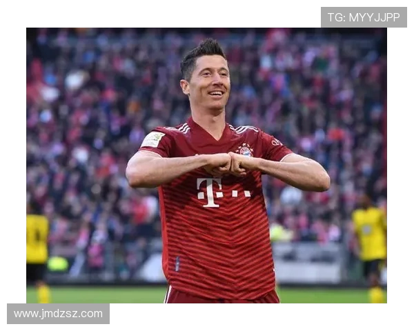 莱万领衔球队新征程展现个人魅力与团队精神的完美结合 莱万领衔球队新征程展现个人魅力与团队精神的完美结合